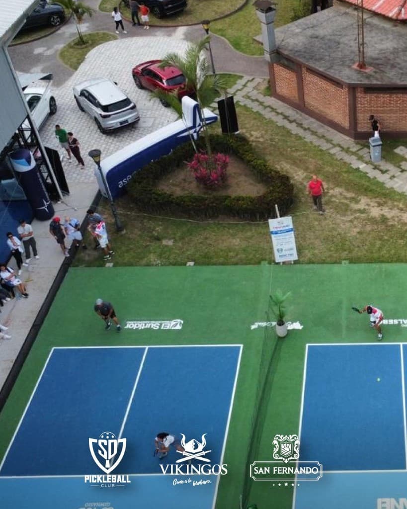 Torneo en canchas del club visto desde arriba